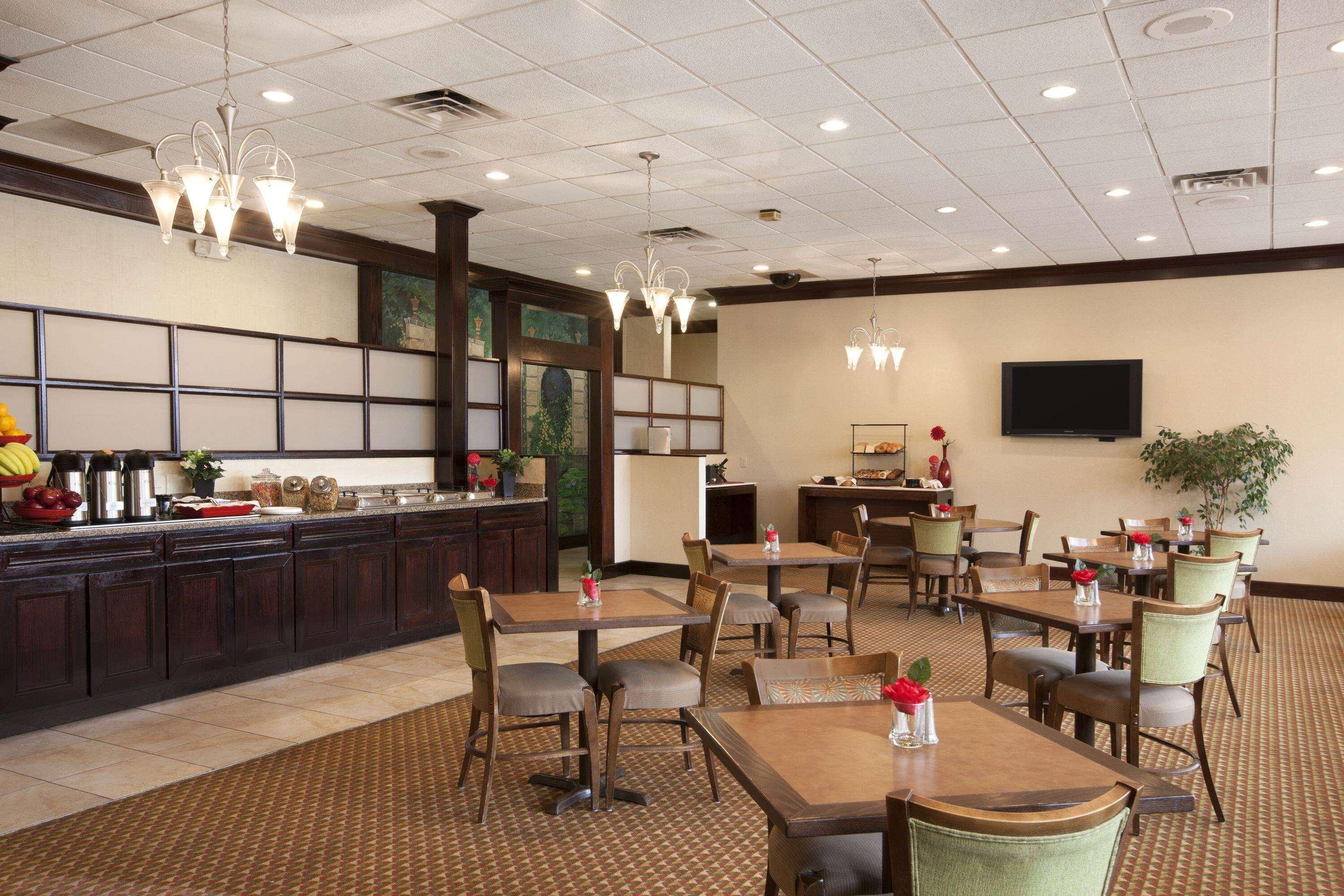 Ramada By Wyndham Newark/wilmington Newark